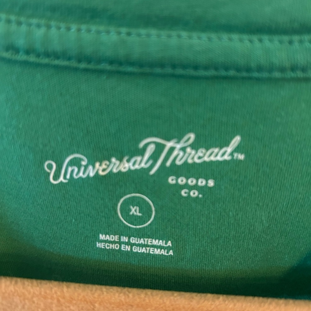 UNIVERSAL THREAD TEE - Picture 2 of 3